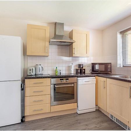 Lovely 2Bed Apt In Redditch, Free Wi-Fi & Parking المظهر الخارجي الصورة