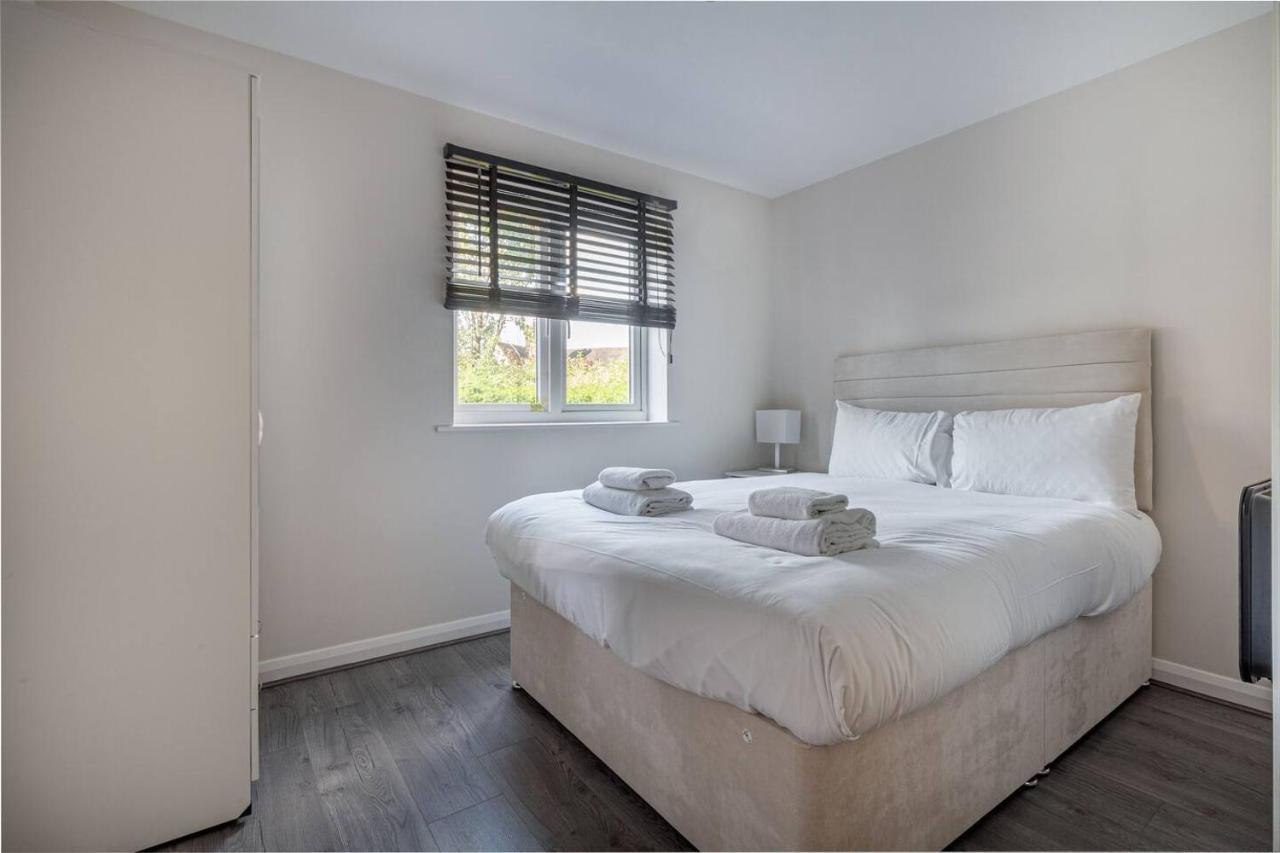 Lovely 2Bed Apt In Redditch, Free Wi-Fi & Parking المظهر الخارجي الصورة
