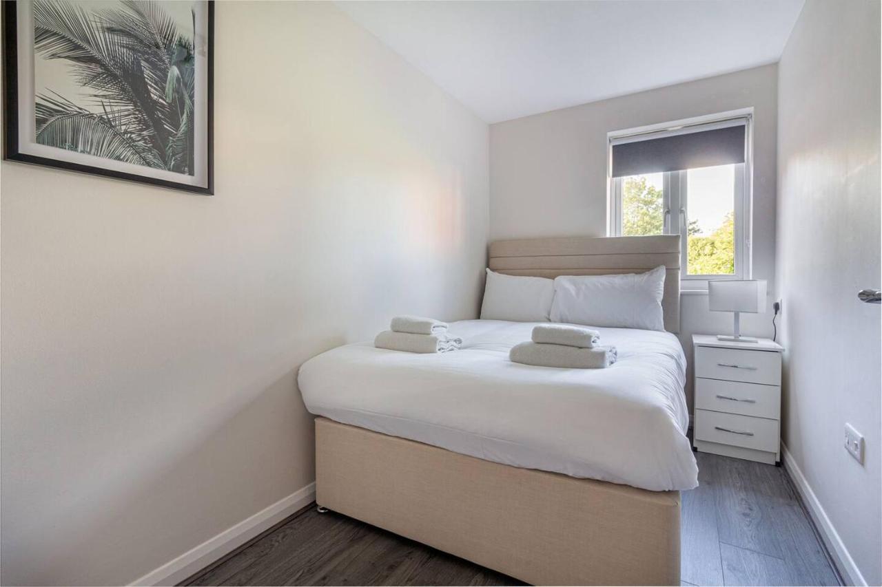 Lovely 2Bed Apt In Redditch, Free Wi-Fi & Parking المظهر الخارجي الصورة