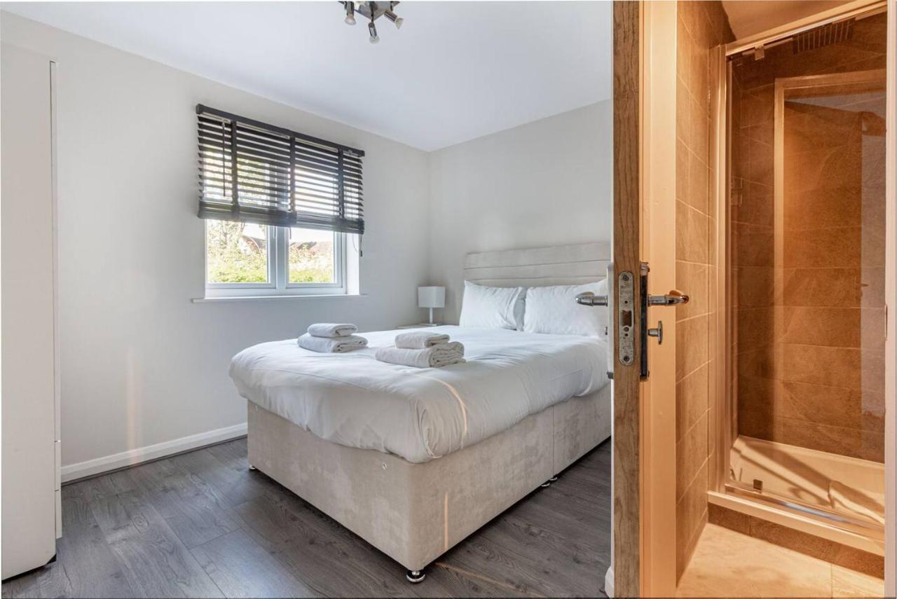Lovely 2Bed Apt In Redditch, Free Wi-Fi & Parking المظهر الخارجي الصورة