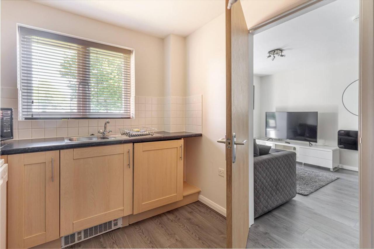 Lovely 2Bed Apt In Redditch, Free Wi-Fi & Parking المظهر الخارجي الصورة
