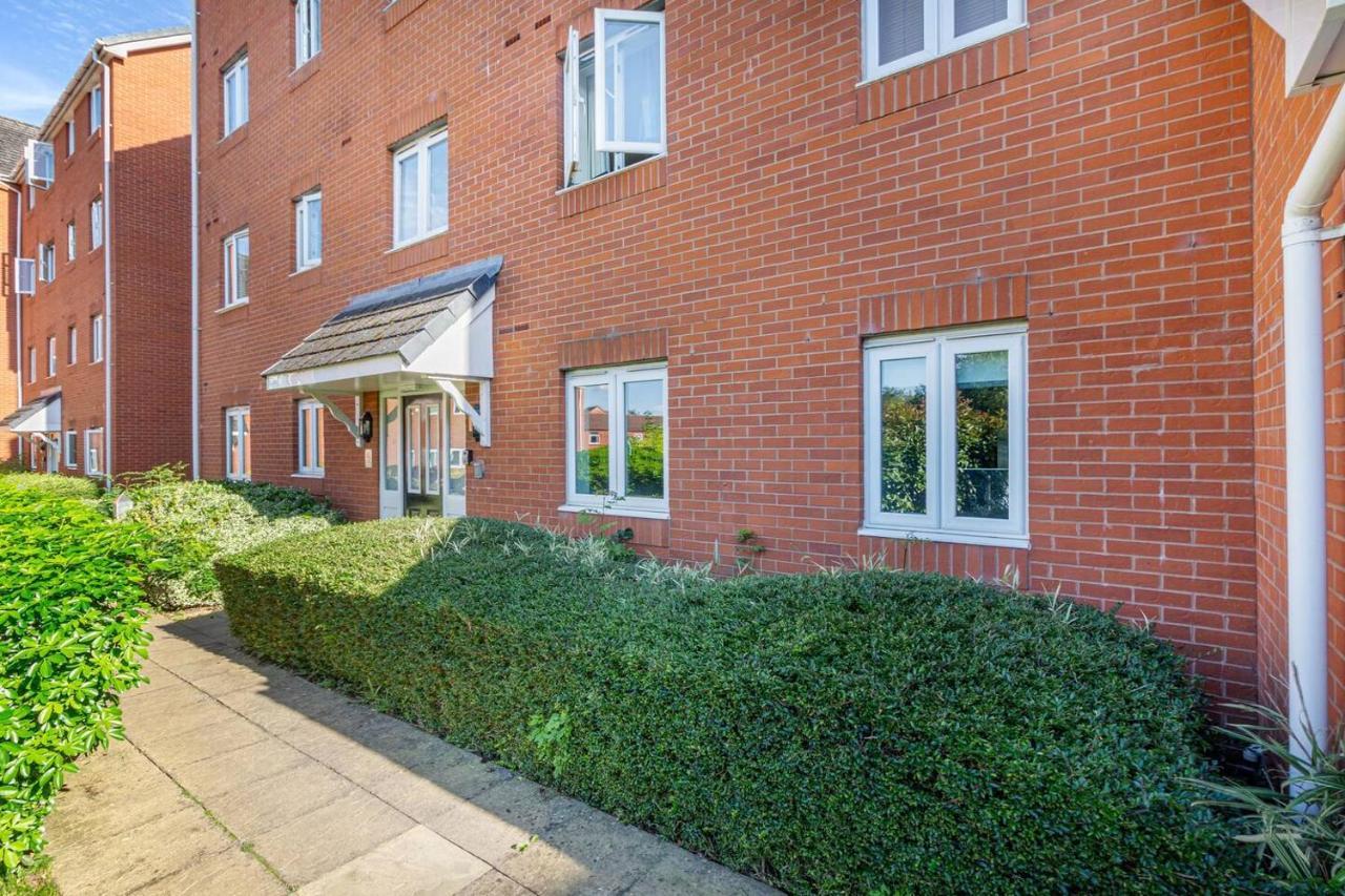 Lovely 2Bed Apt In Redditch, Free Wi-Fi & Parking المظهر الخارجي الصورة